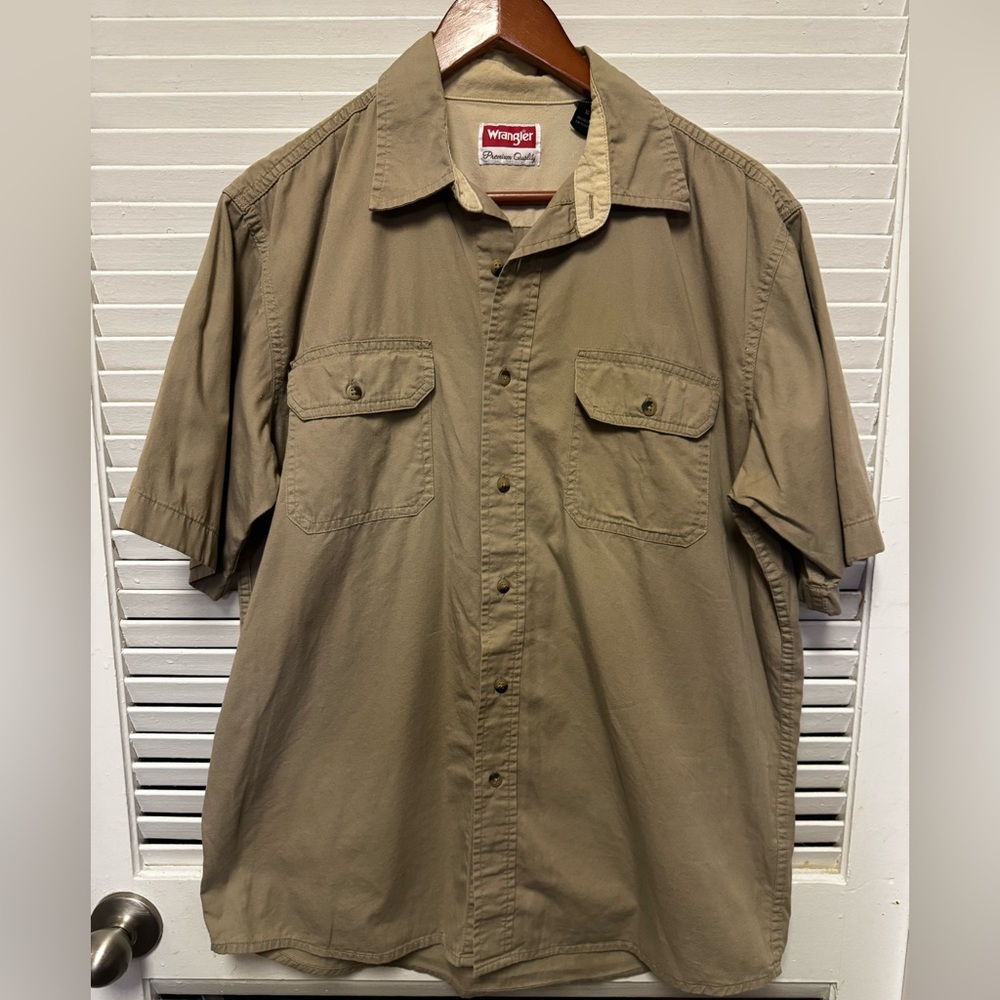 Wrangler Khaki button up shirt Medium